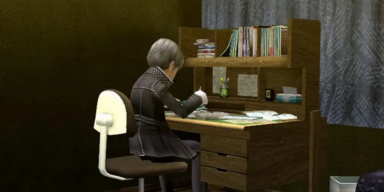Un joven con pelo gris estudia en su escritorio, rodeado de libros y papeles. ¿Serán estas las respuestas de Persona 4 Golden?